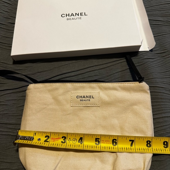 NWT -Chanel makeup bag with mirror - Picture 1 of 4